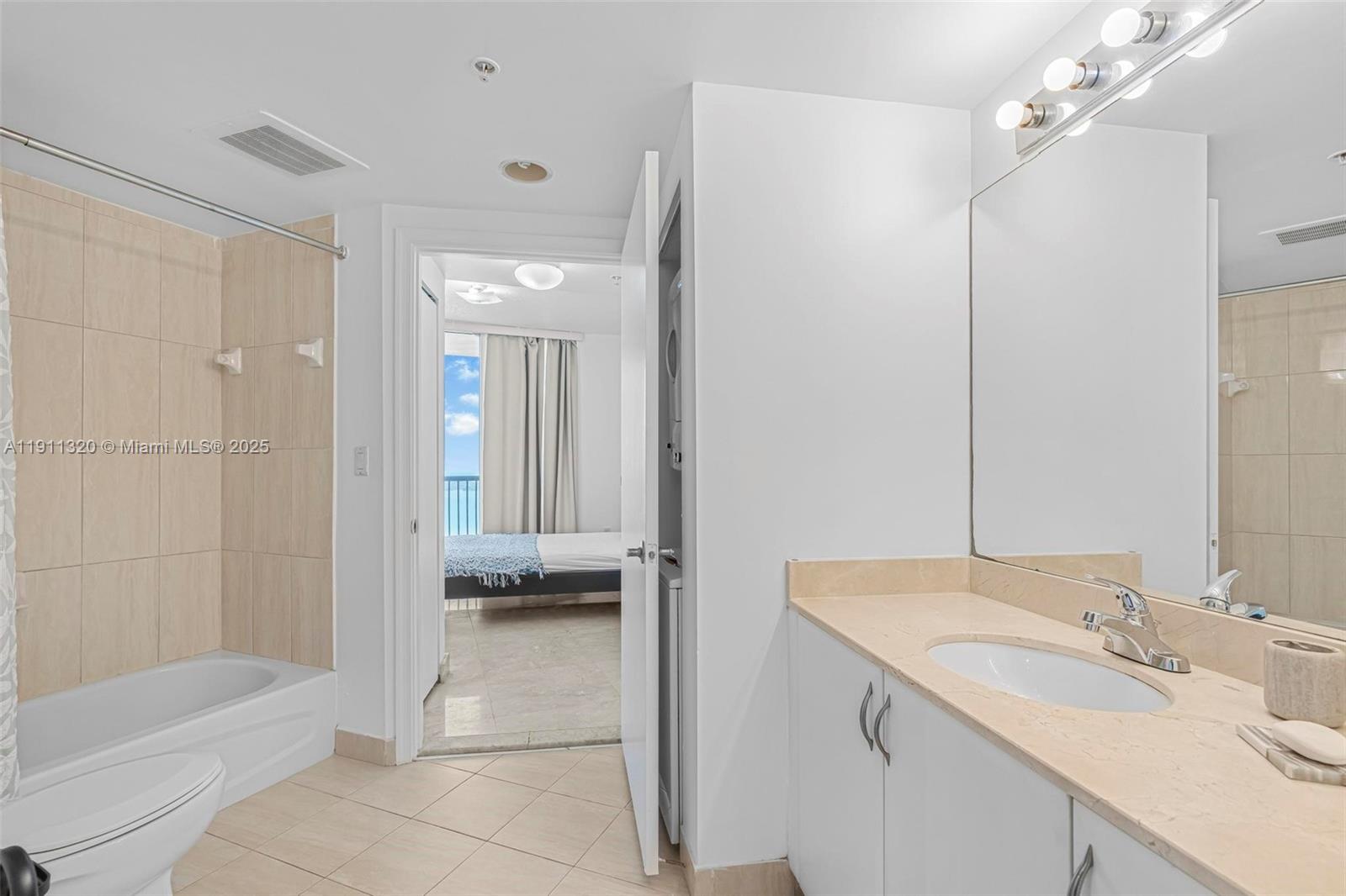 image Opera Tower Condo20