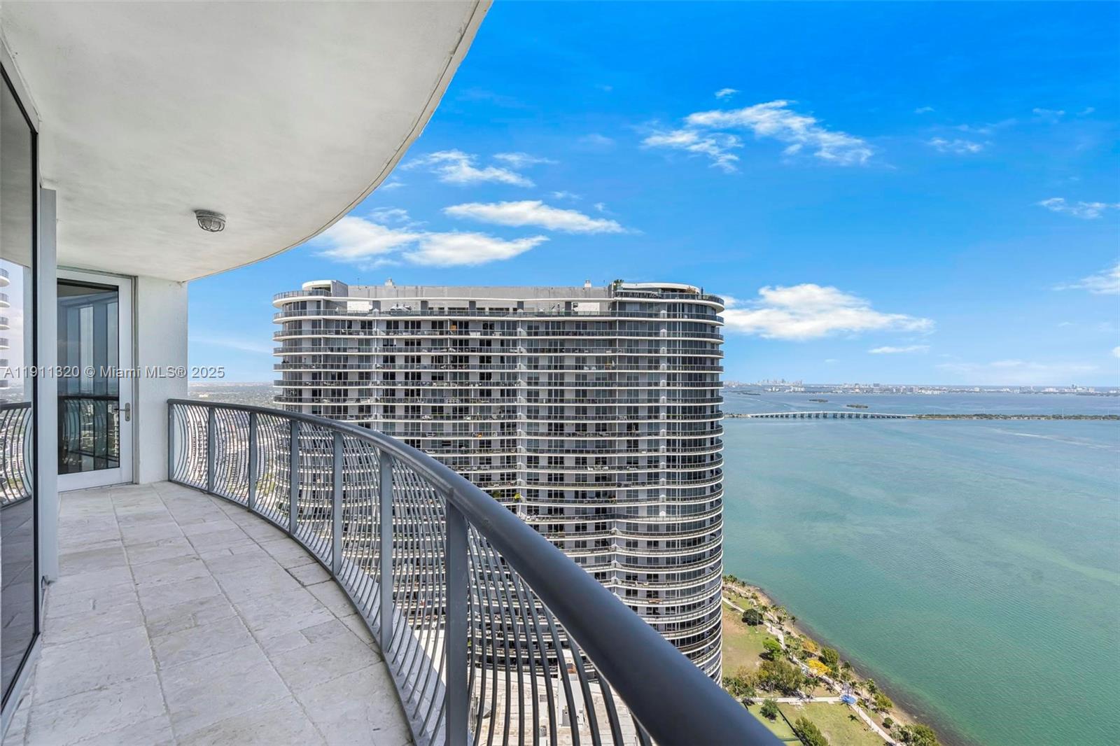 image Opera Tower Condo23