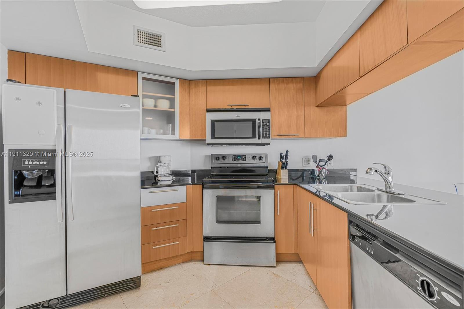 image Opera Tower Condo4