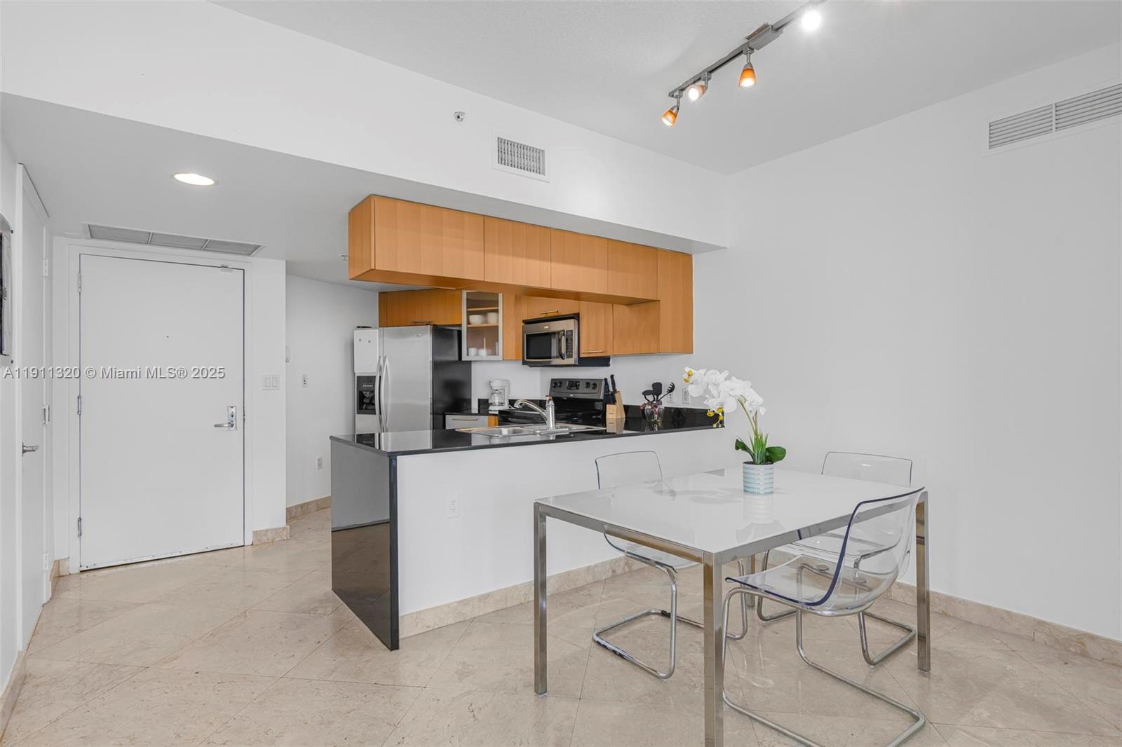 image Opera Tower Condo7