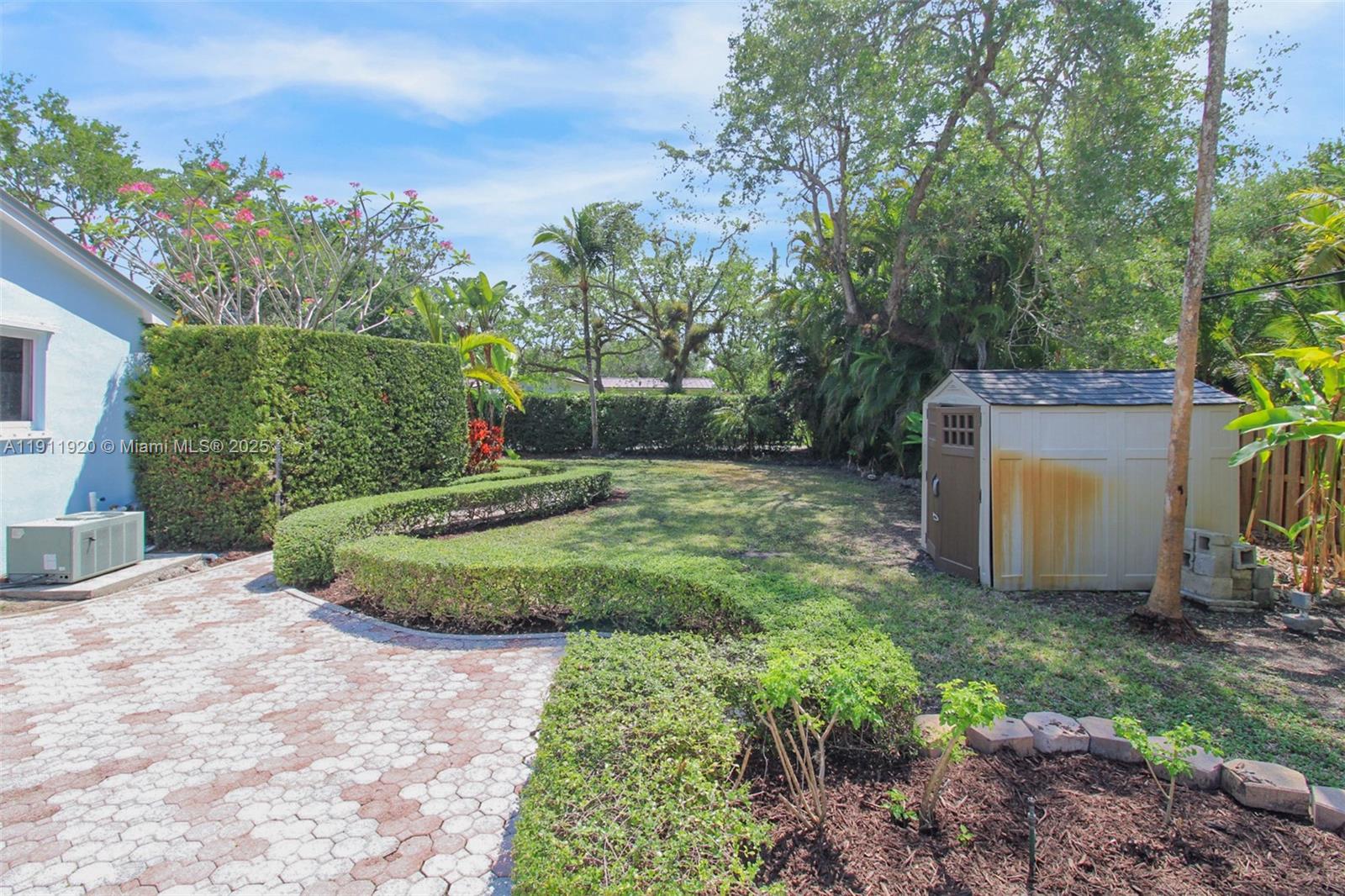 6900 SW 104th St Pinecrest, FL 33156