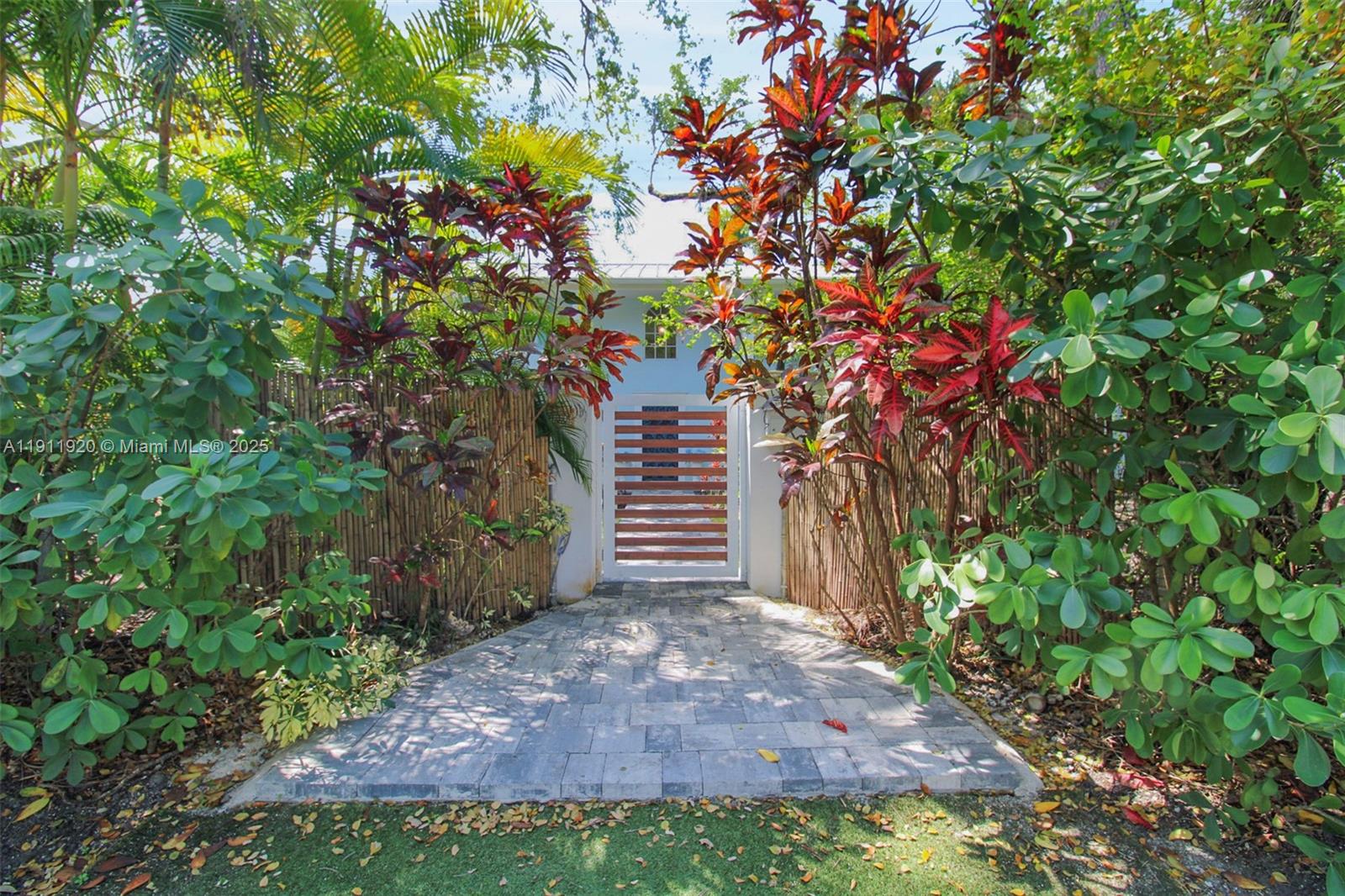 6900 SW 104th St Pinecrest, FL 33156