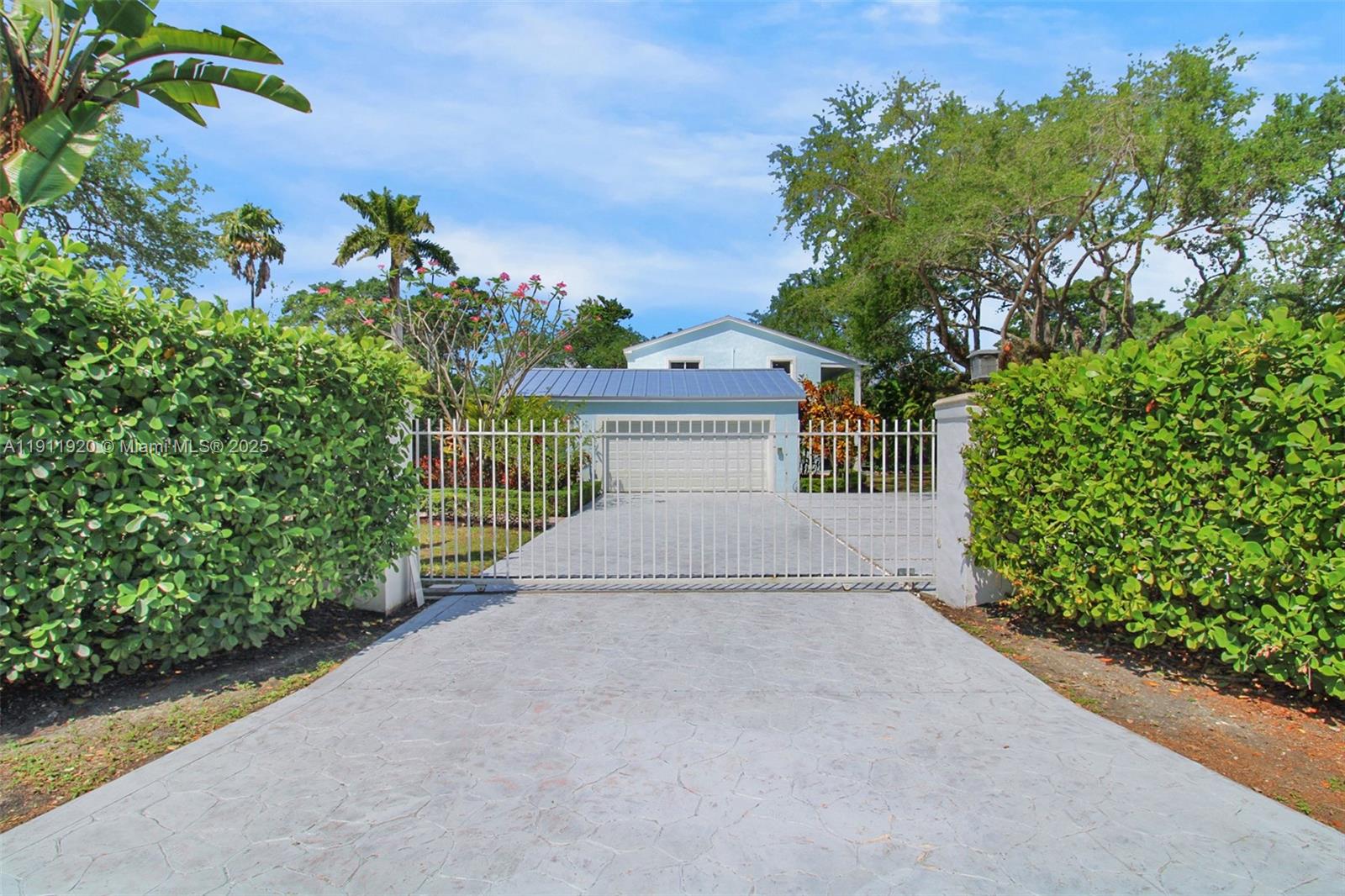 6900 SW 104th St Pinecrest, FL 33156