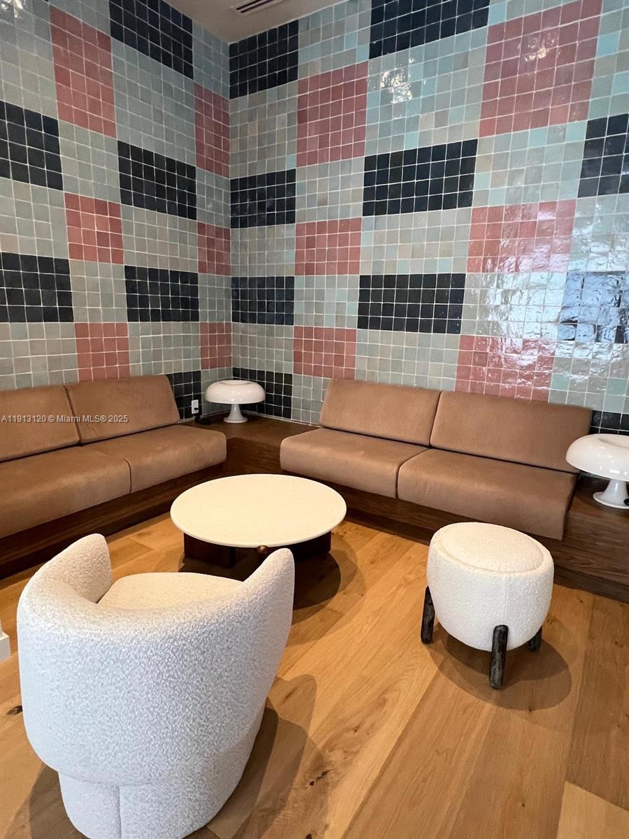 11 NE 6th St #1906 Miami, FL 33132