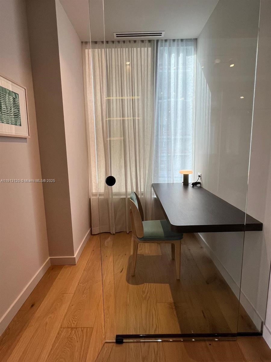 11 NE 6th St #1906 Miami, FL 33132