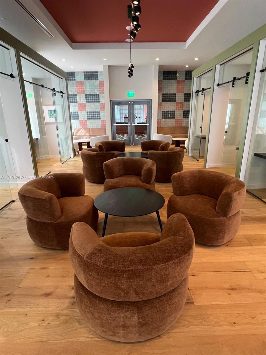 11 NE 6th St #1906 Miami, FL 33132