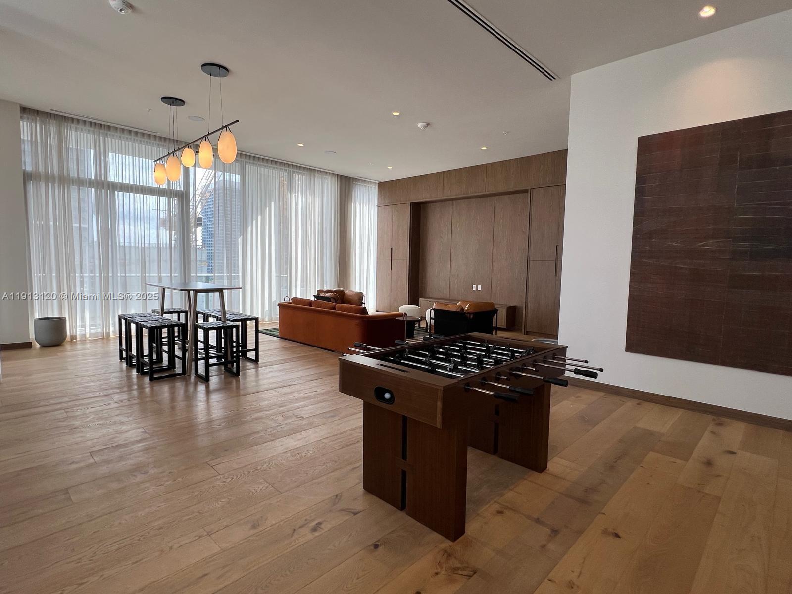 11 NE 6th St #1906 Miami, FL 33132