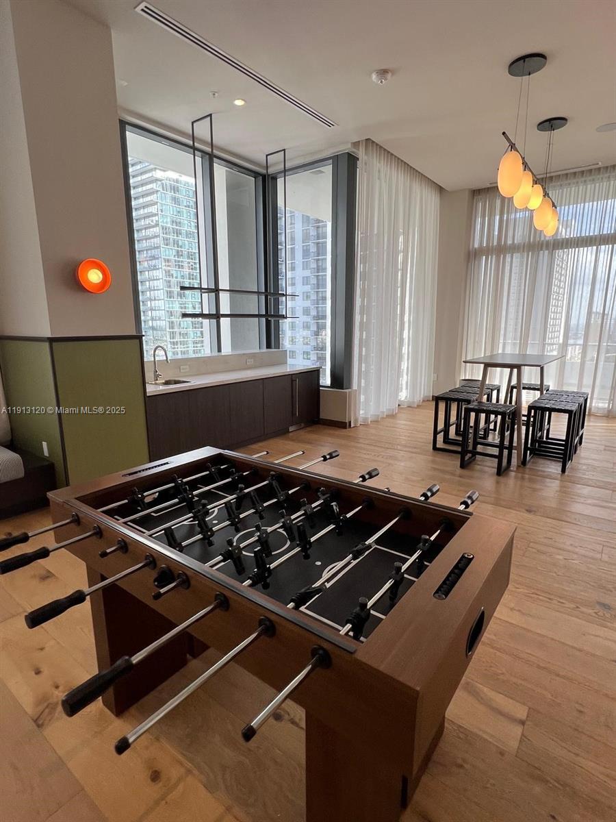 11 NE 6th St #1906 Miami, FL 33132