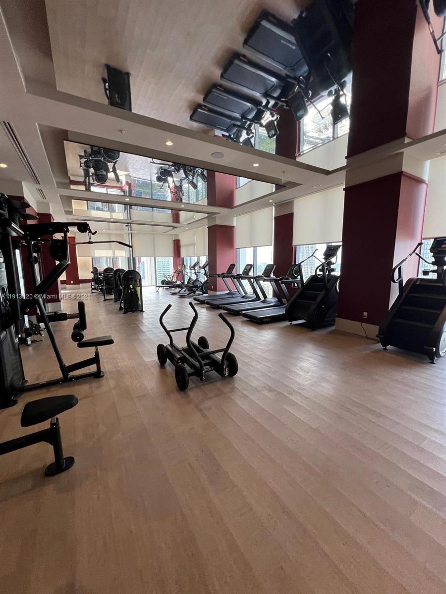 11 NE 6th St #1906 Miami, FL 33132