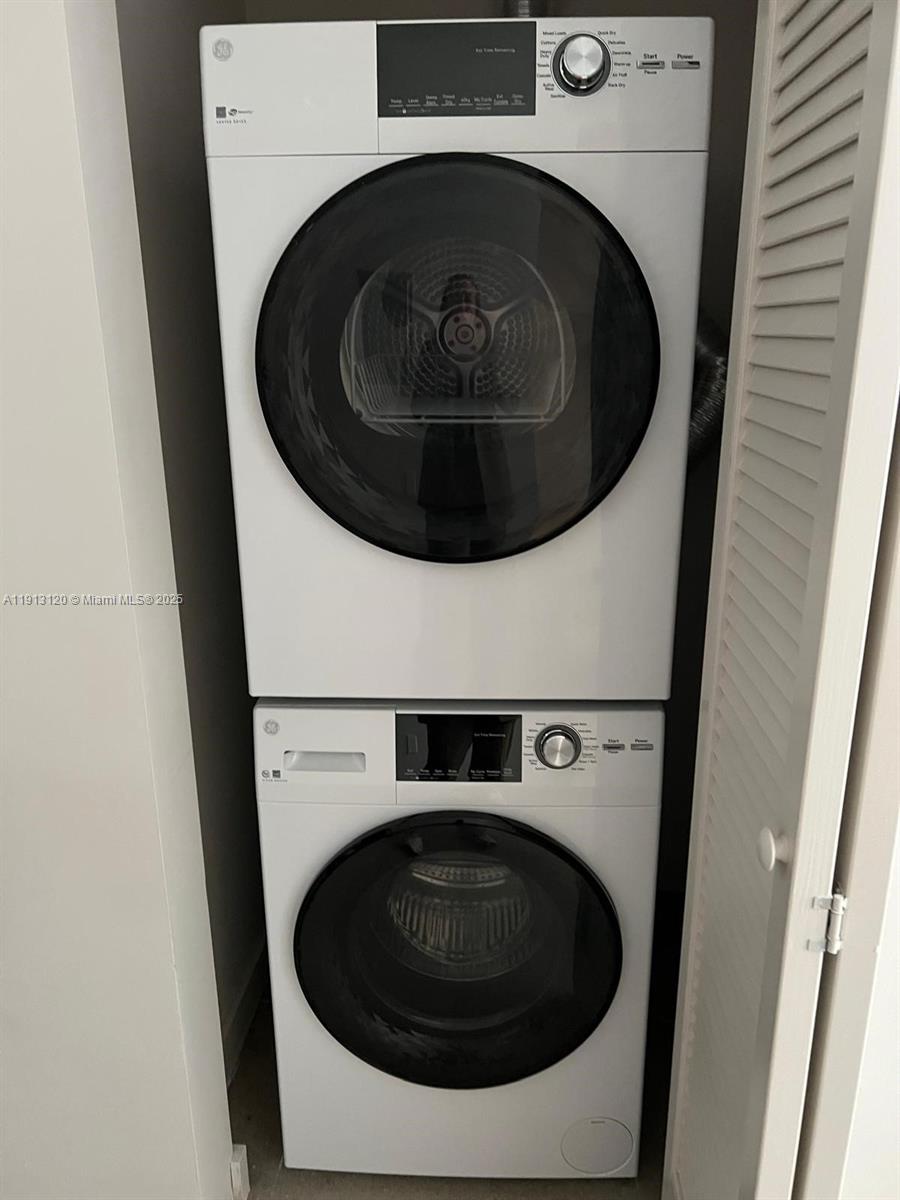 11 NE 6th St #1906 Miami, FL 33132