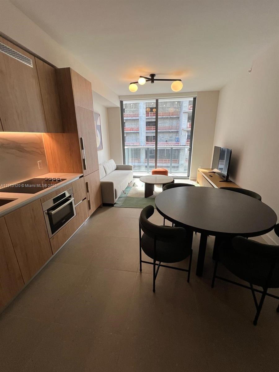 11 NE 6th St #1906 Miami, FL 33132