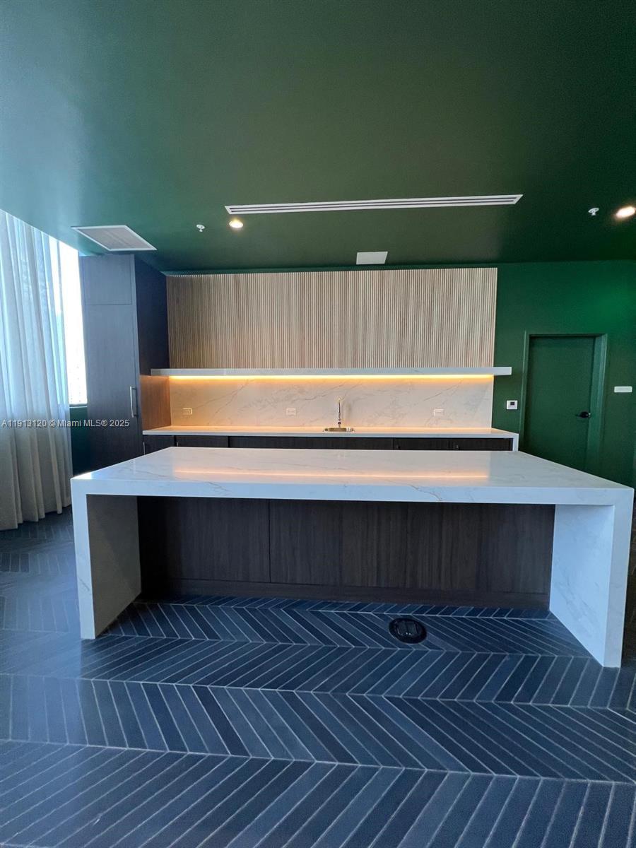 11 NE 6th St #1906 Miami, FL 33132