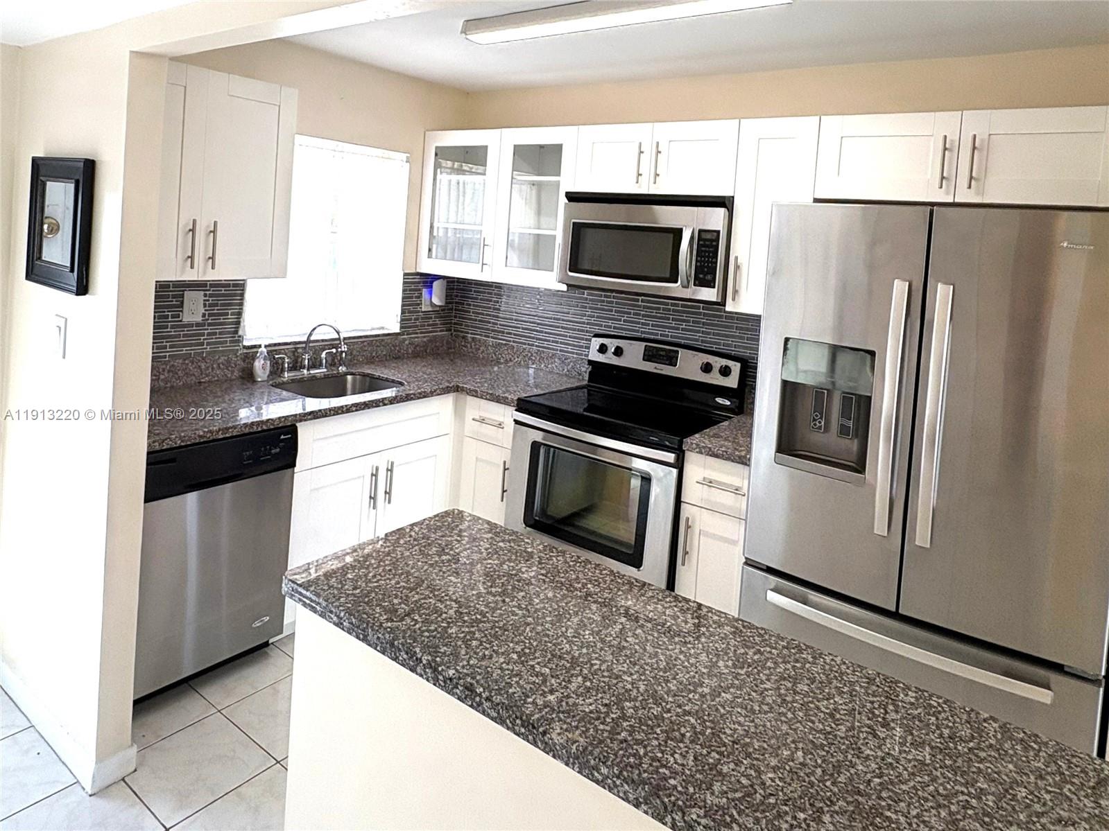 8901 Sunrise Lks Blvd #204