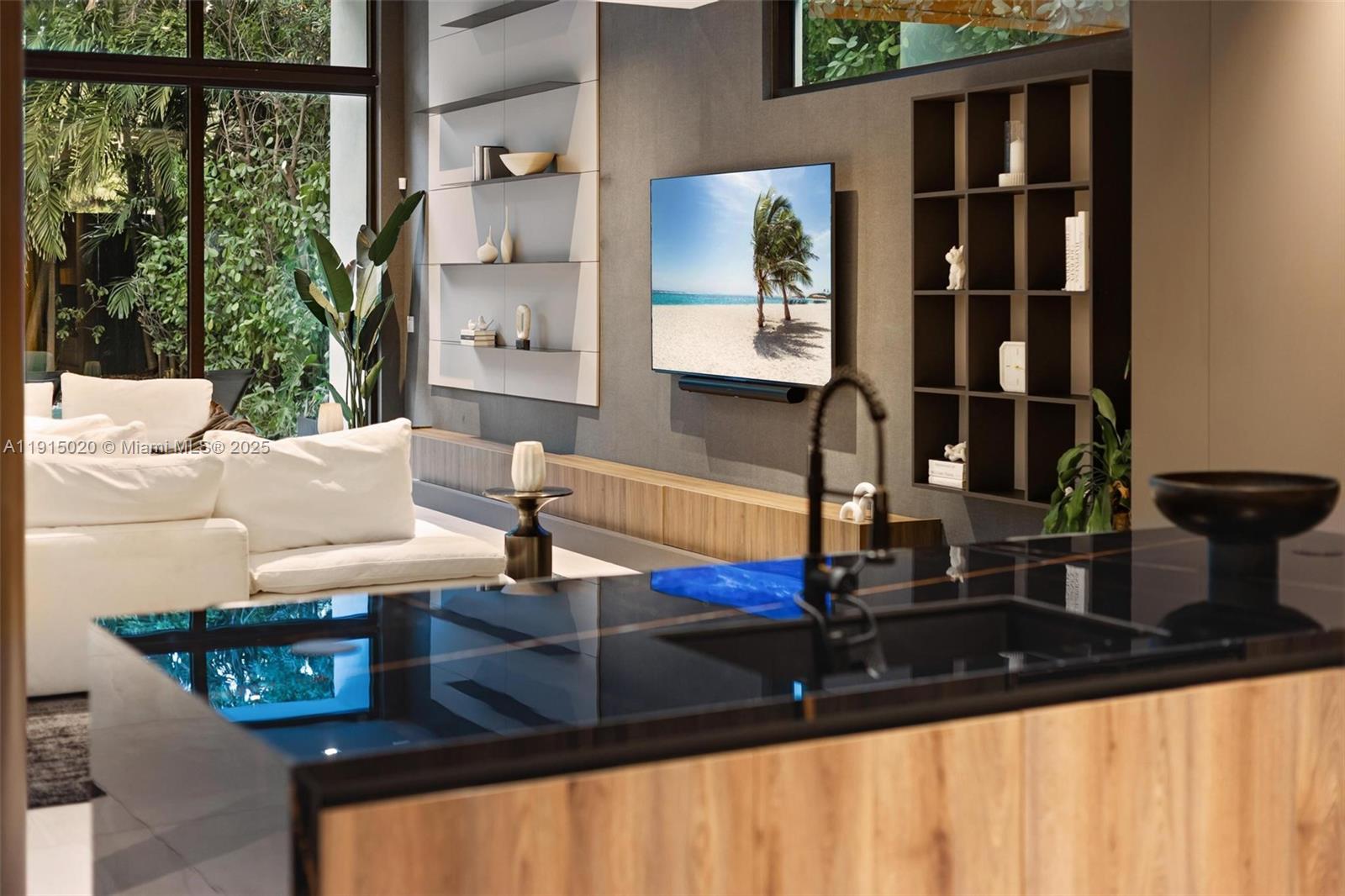 77 SW 18th Ter #N/A Miami, FL 33129