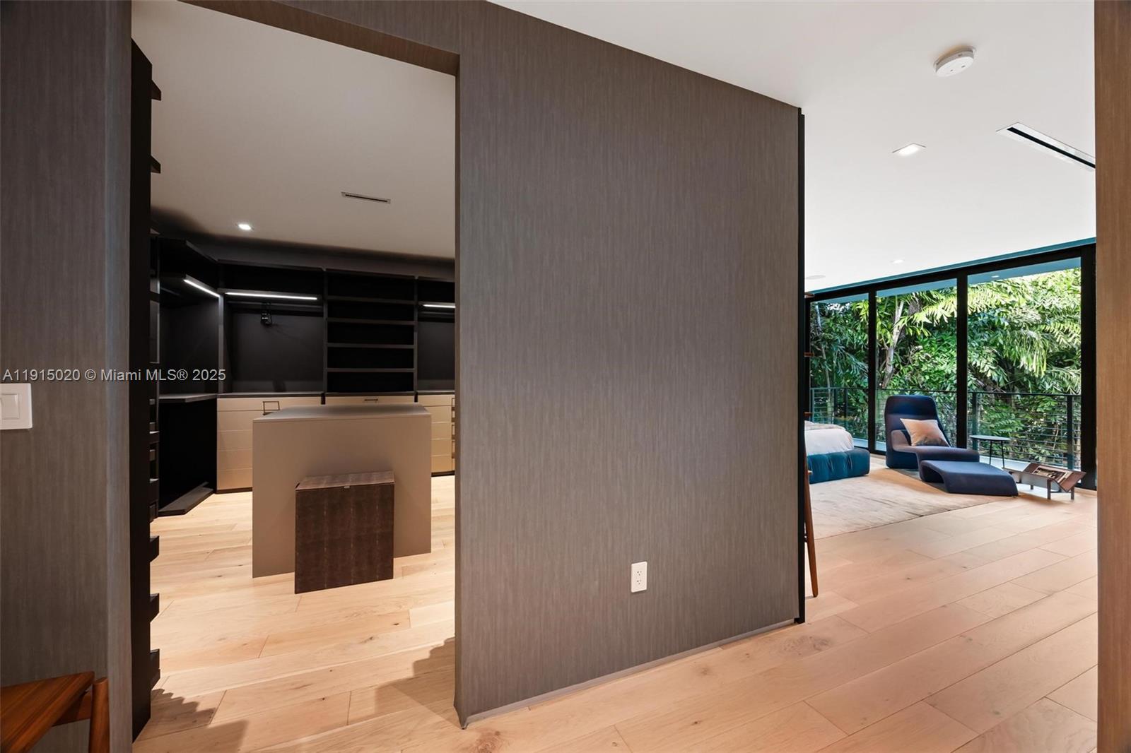 77 SW 18th Ter #N/A Miami, FL 33129