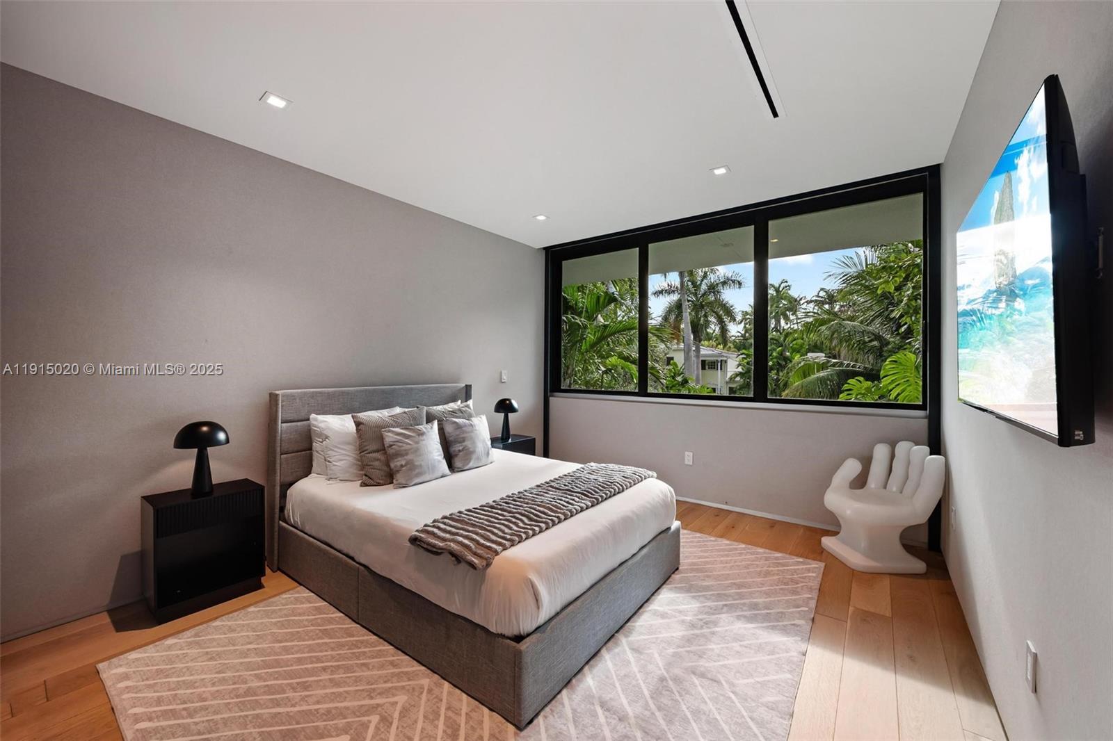 77 SW 18th Ter #N/A Miami, FL 33129