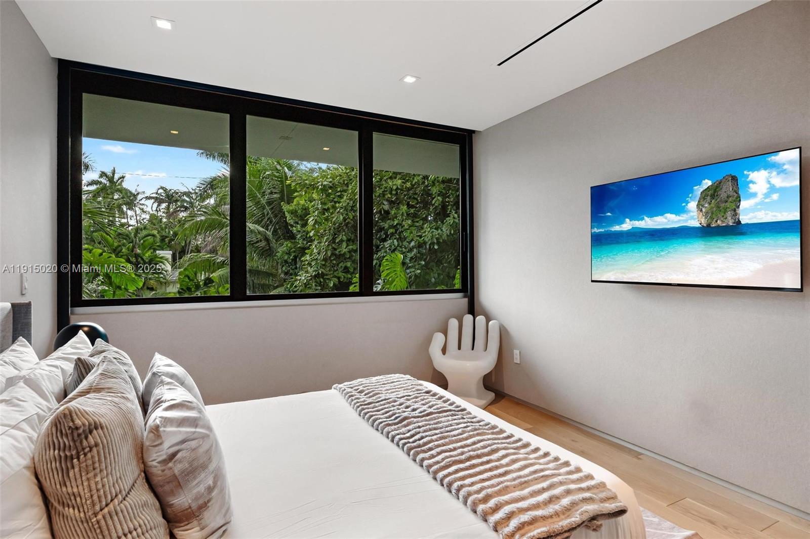 77 SW 18th Ter #N/A Miami, FL 33129