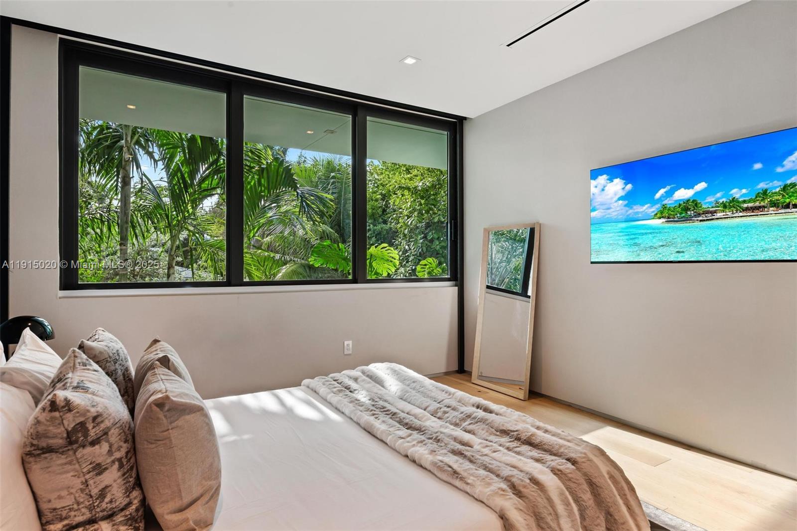 77 SW 18th Ter #N/A Miami, FL 33129