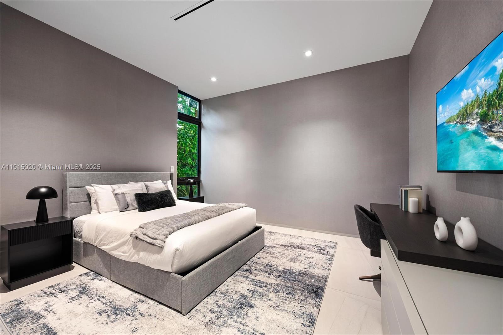 77 SW 18th Ter #N/A Miami, FL 33129