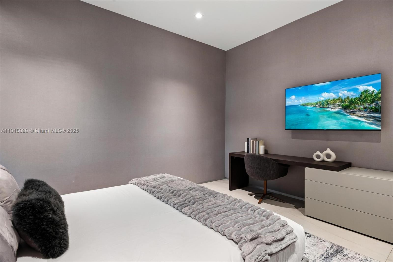 77 SW 18th Ter #N/A Miami, FL 33129