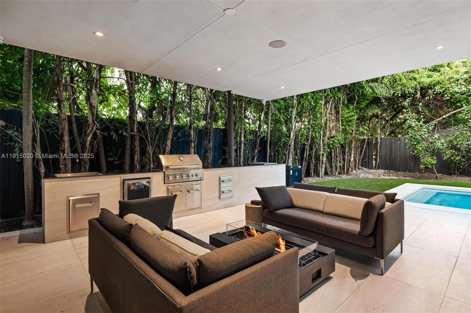 77 SW 18th Ter #N/A Miami, FL 33129