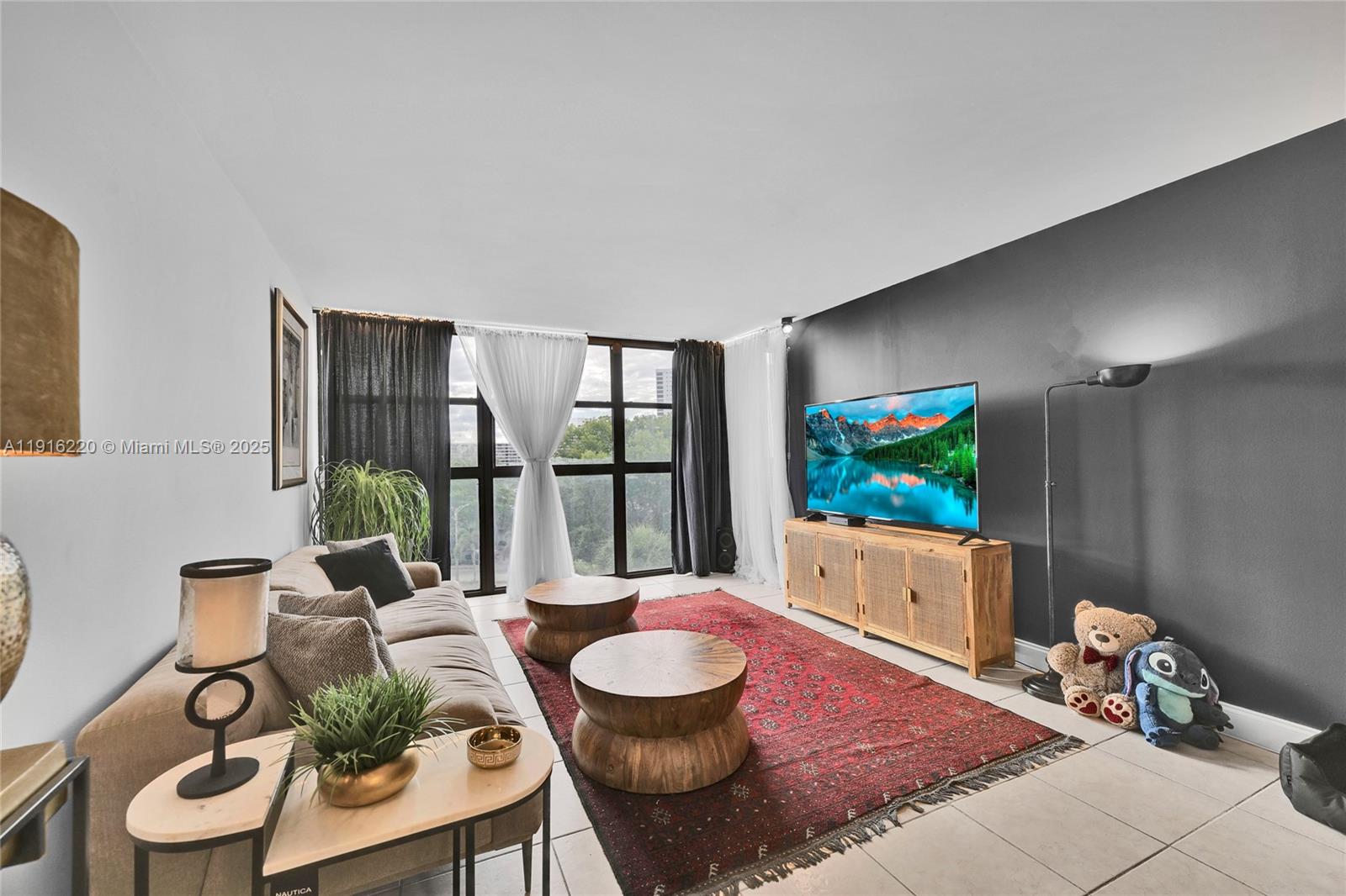 400 Leslie Dr #605 Hallandale Beach, FL 33009