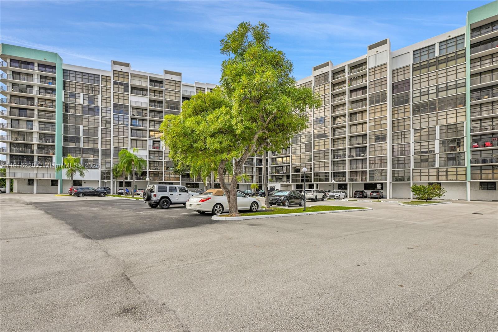 400 Leslie Dr #605 Hallandale Beach, FL 33009