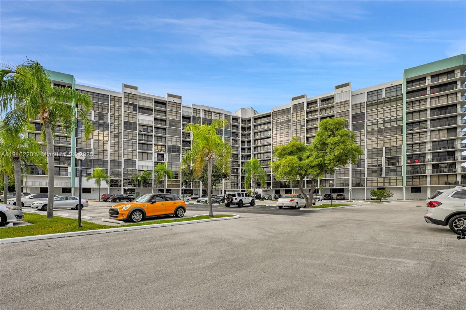 400 Leslie Dr #605 Hallandale Beach, FL 33009