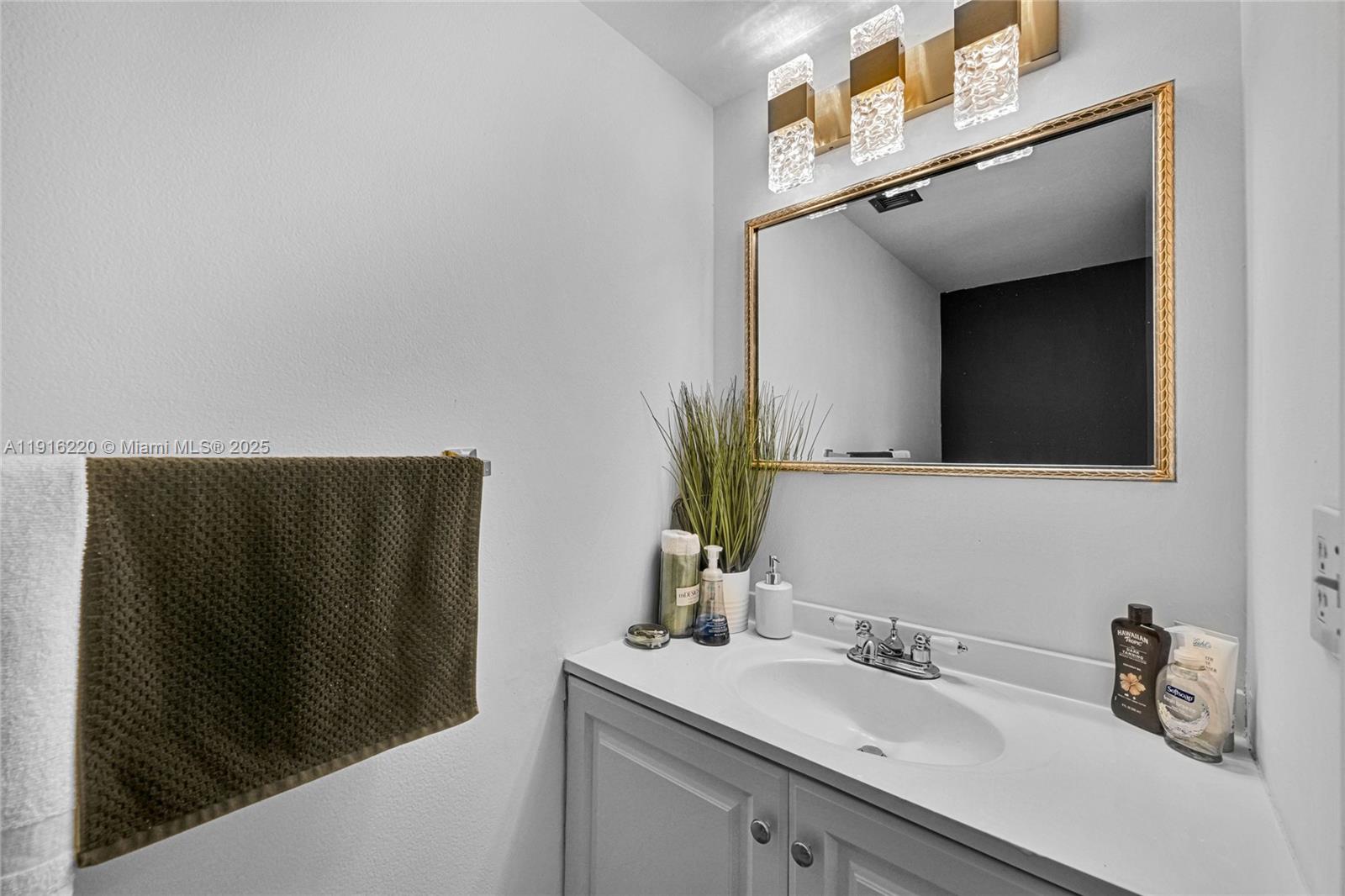 400 Leslie Dr #605 Hallandale Beach, FL 33009