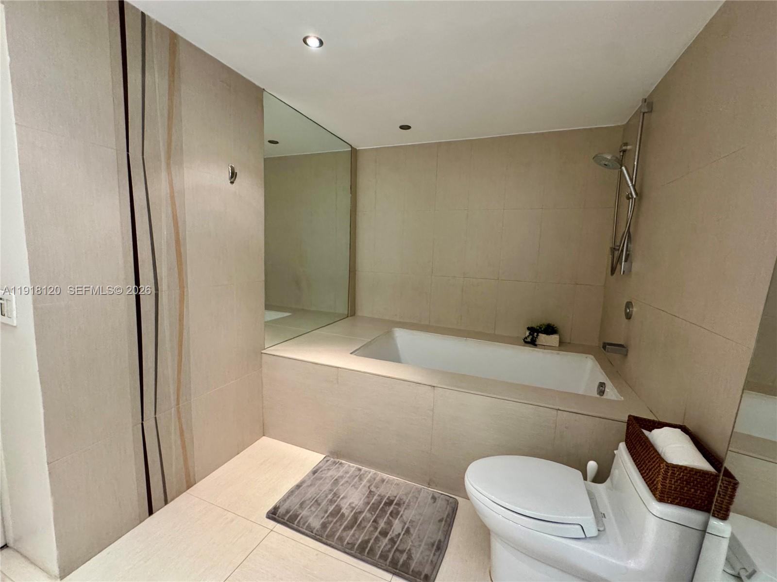 77 Crandon Blvd #10A Key Biscayne, FL 33149