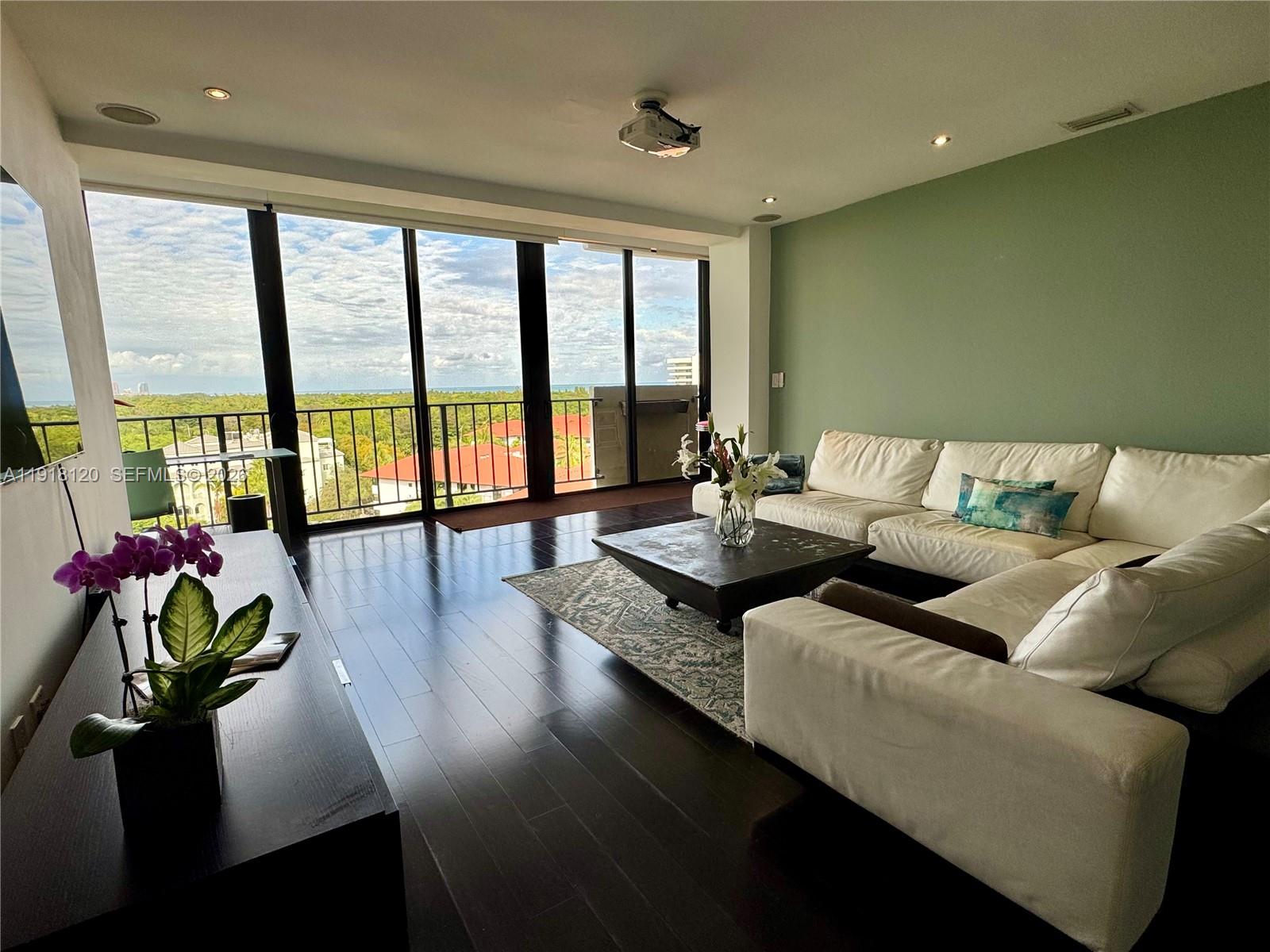 77 Crandon Blvd #10A Key Biscayne, FL 33149