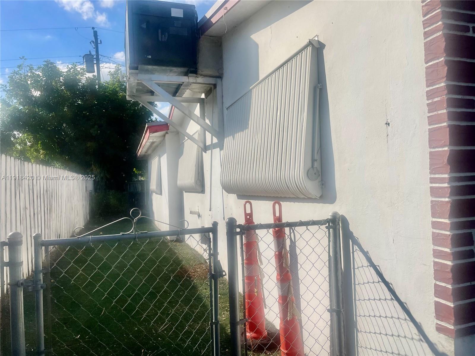 6510 Garfield St Hollywood, FL 33024