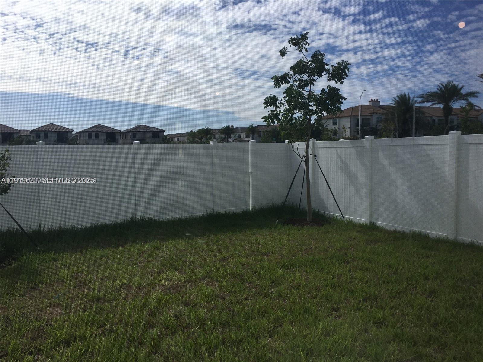 3388 W 100th Ter Hialeah, FL 33018