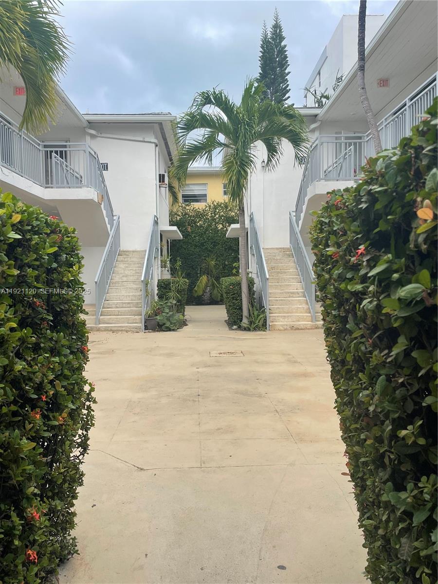 8021 Abbott Ave Miami Beach, FL 33141