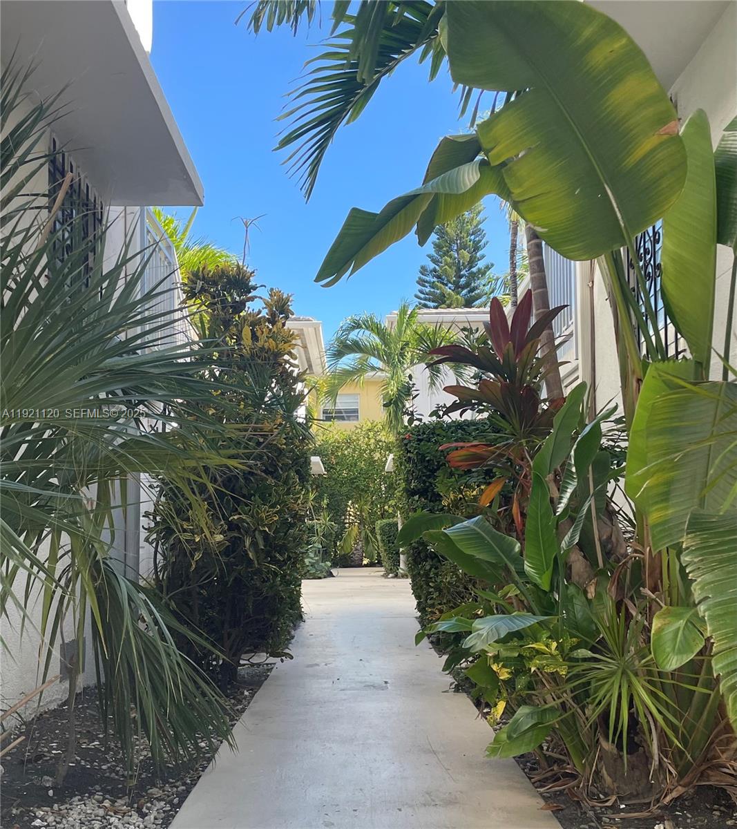 8021 Abbott Ave Miami Beach, FL 33141