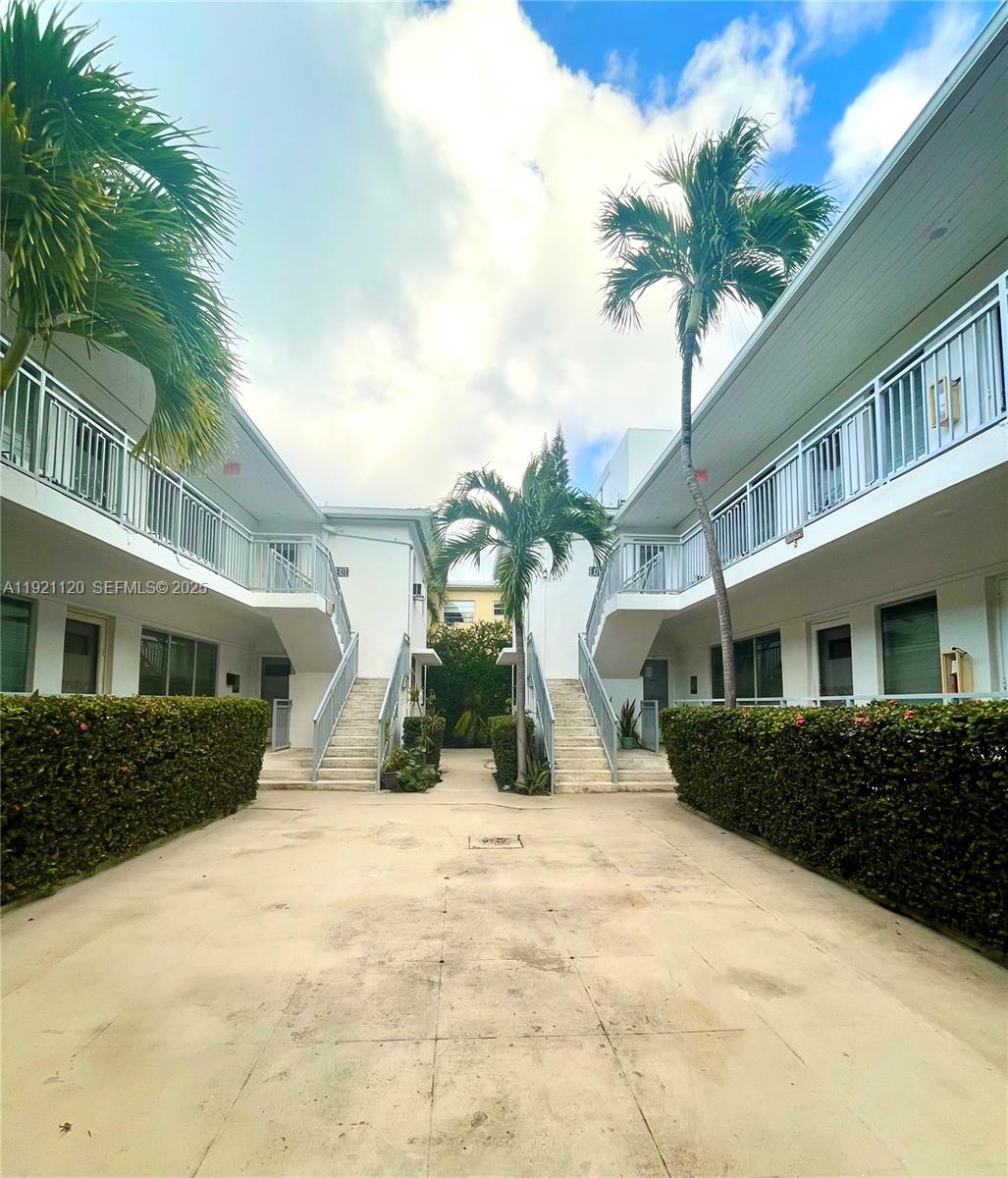 8021 Abbott Ave Miami Beach, FL 33141