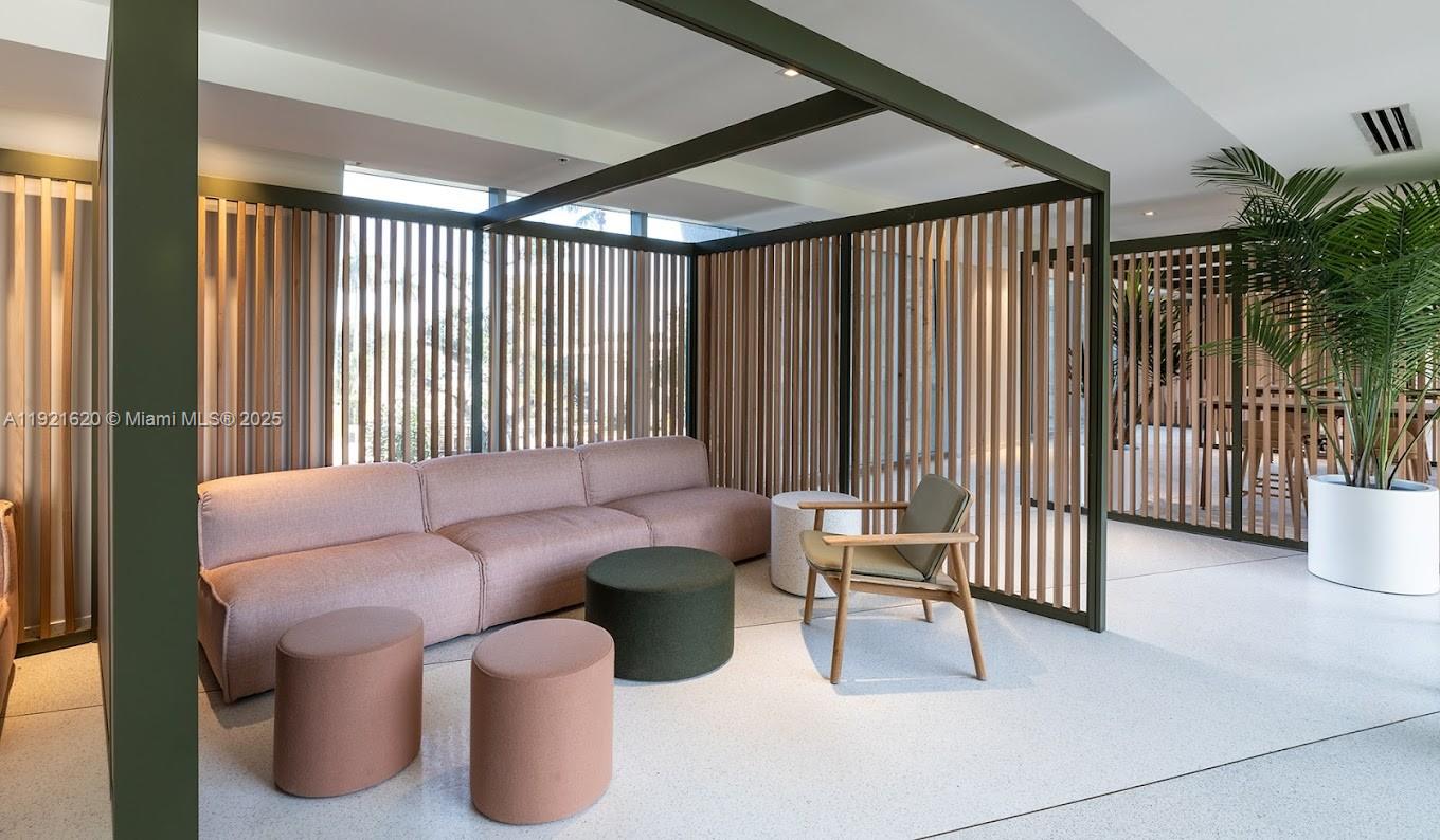 image Flamingo South Beach43