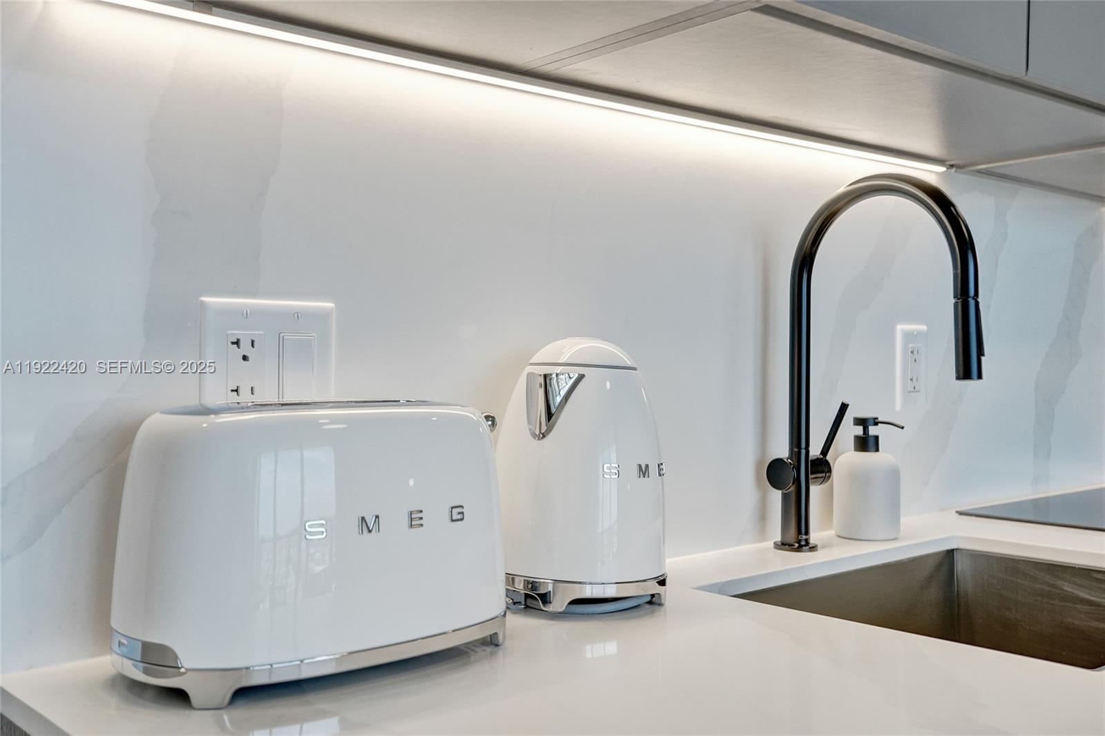 580 72nd St #905 Miami Beach, FL 33141