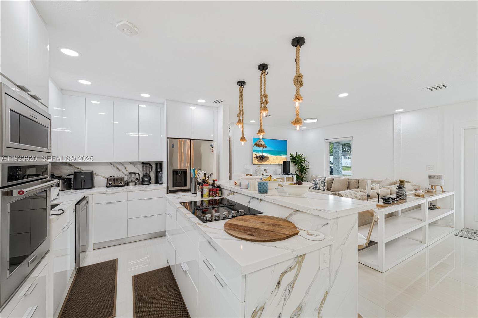 7235 SW 39th Miami, FL 33155