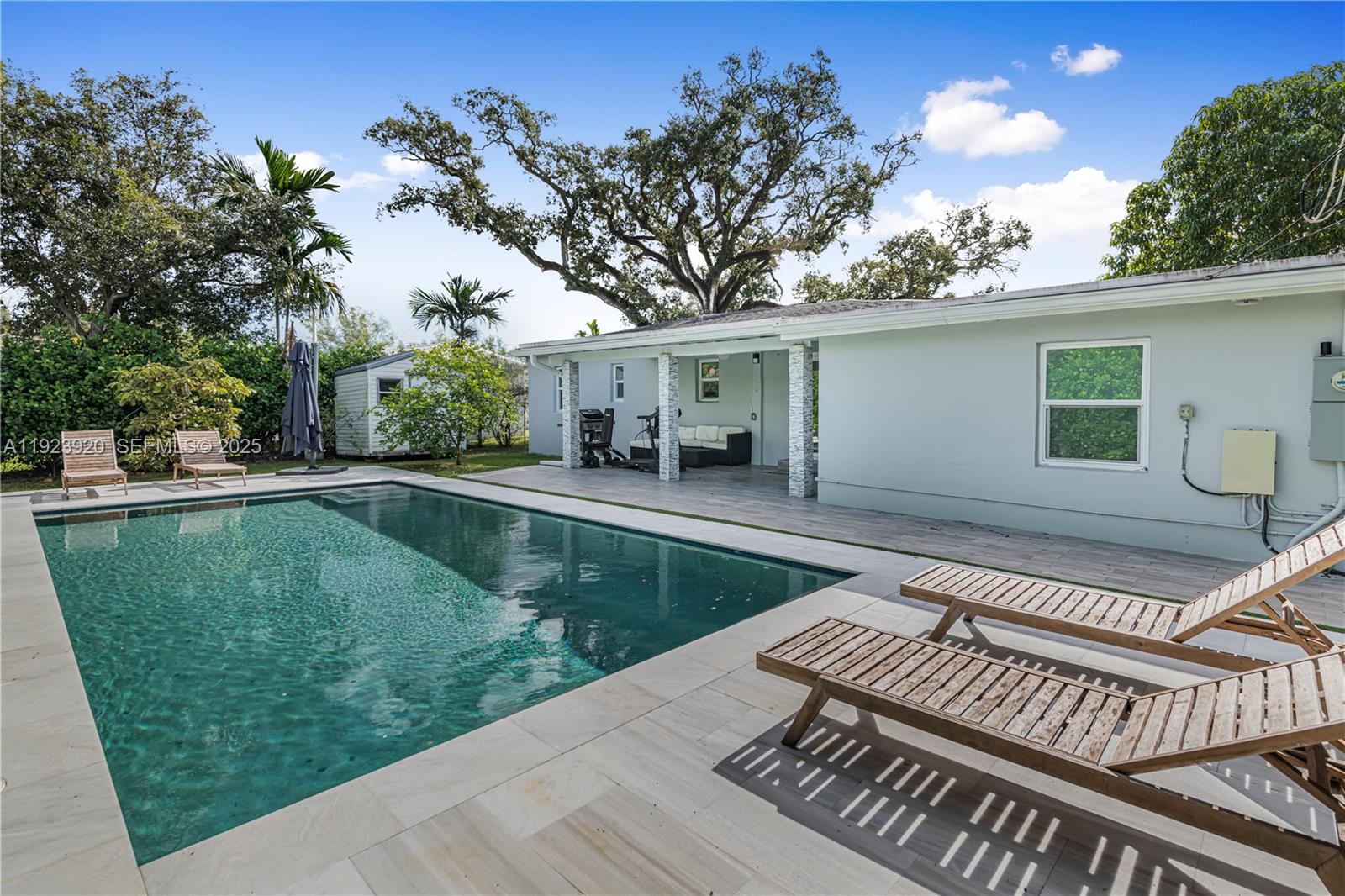 7235 SW 39th Miami, FL 33155