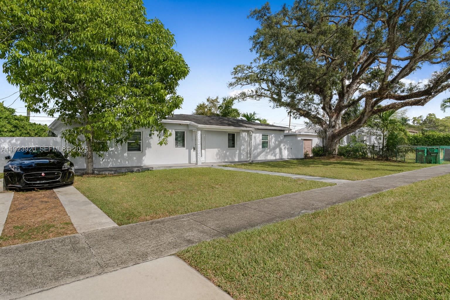 7235 SW 39th Miami, FL 33155