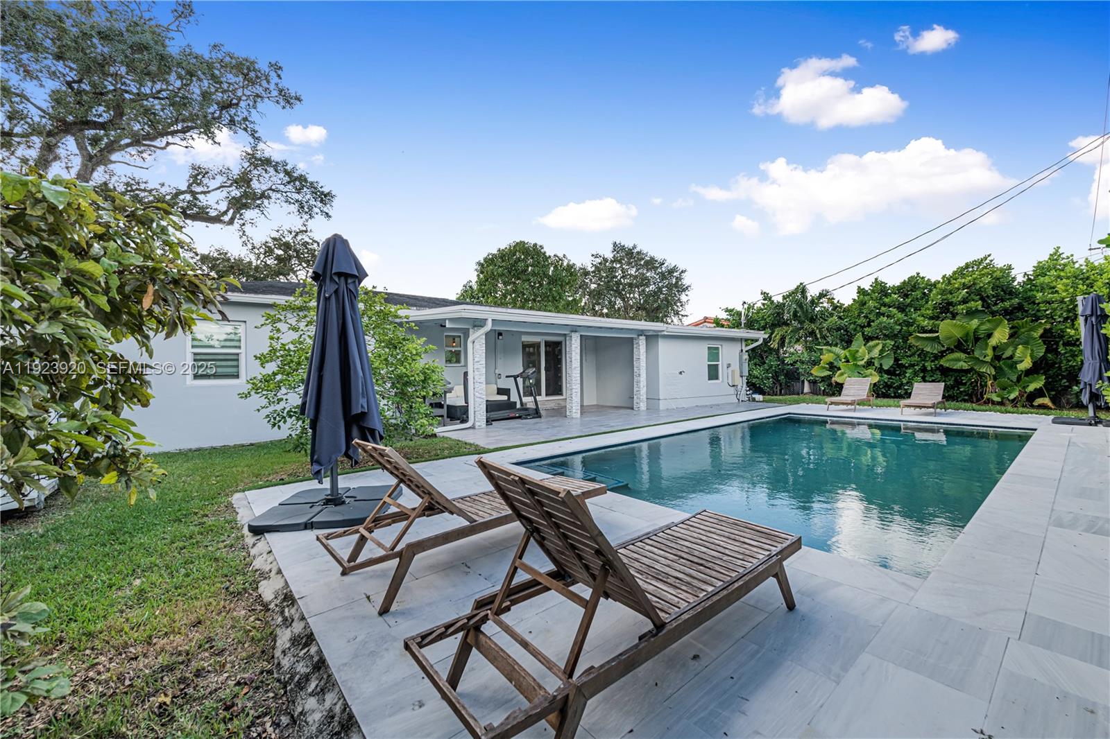 7235 SW 39th Miami, FL 33155