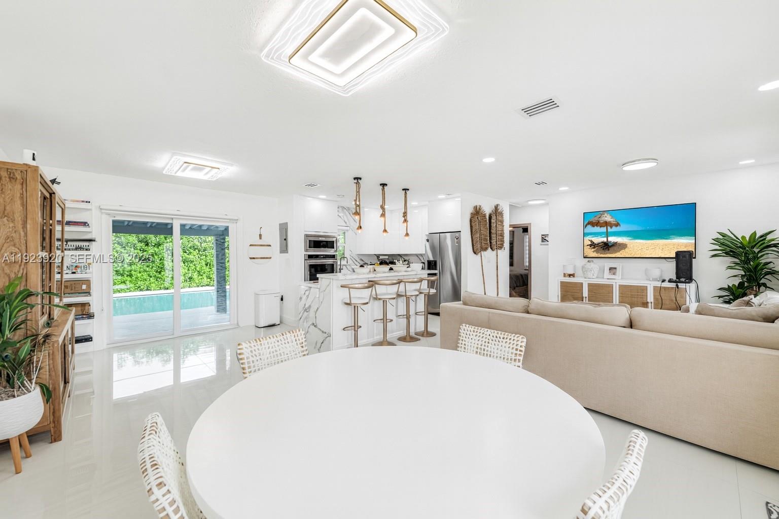 7235 SW 39th Miami, FL 33155