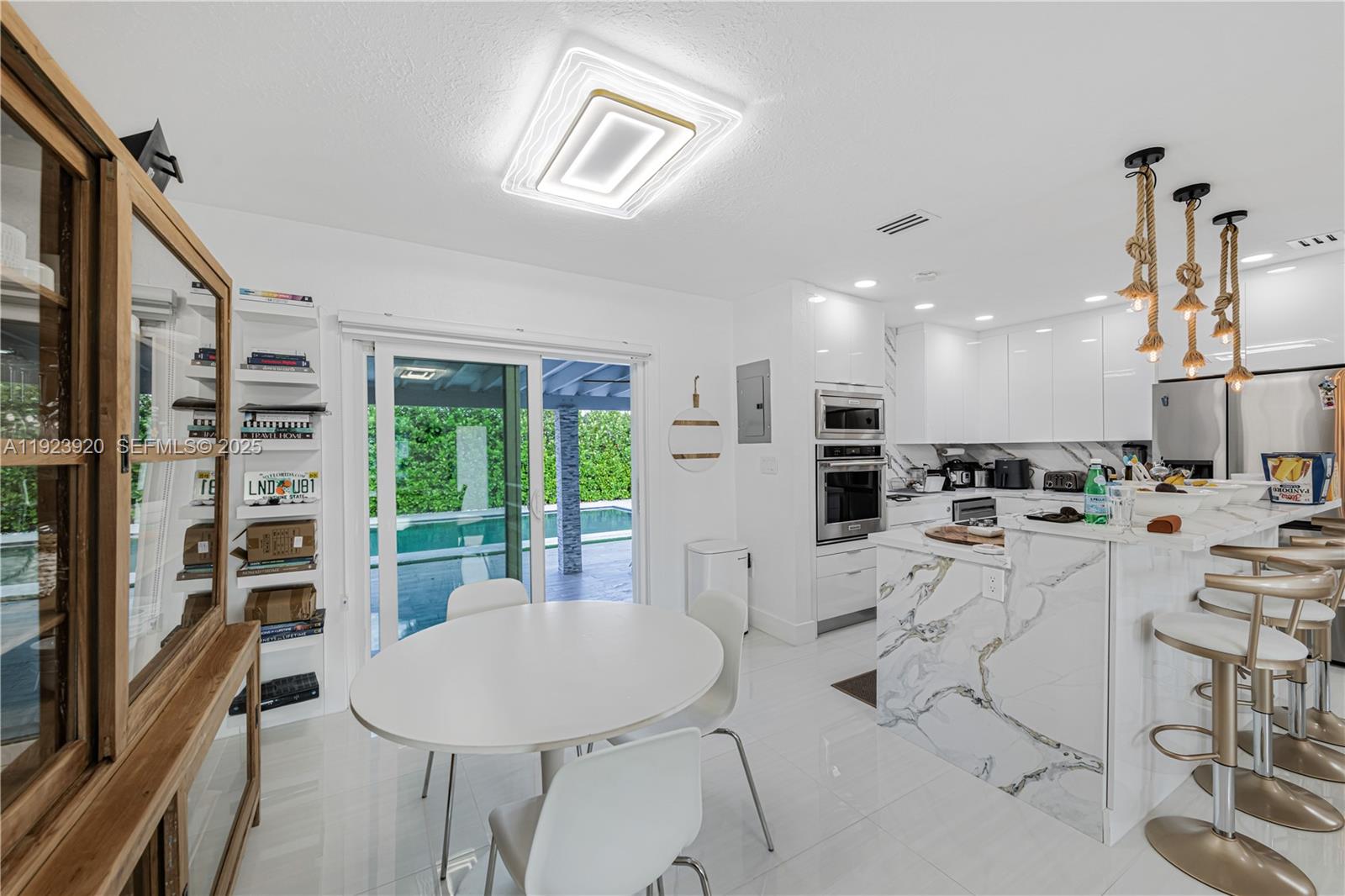 7235 SW 39th Miami, FL 33155