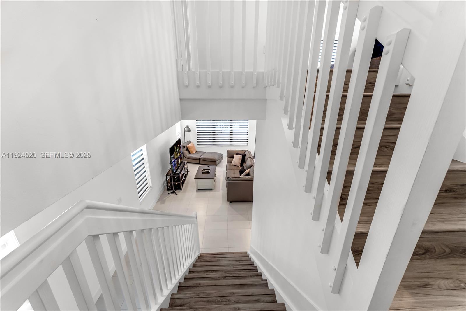 9881 W 34th Ave Hialeah, FL 33018