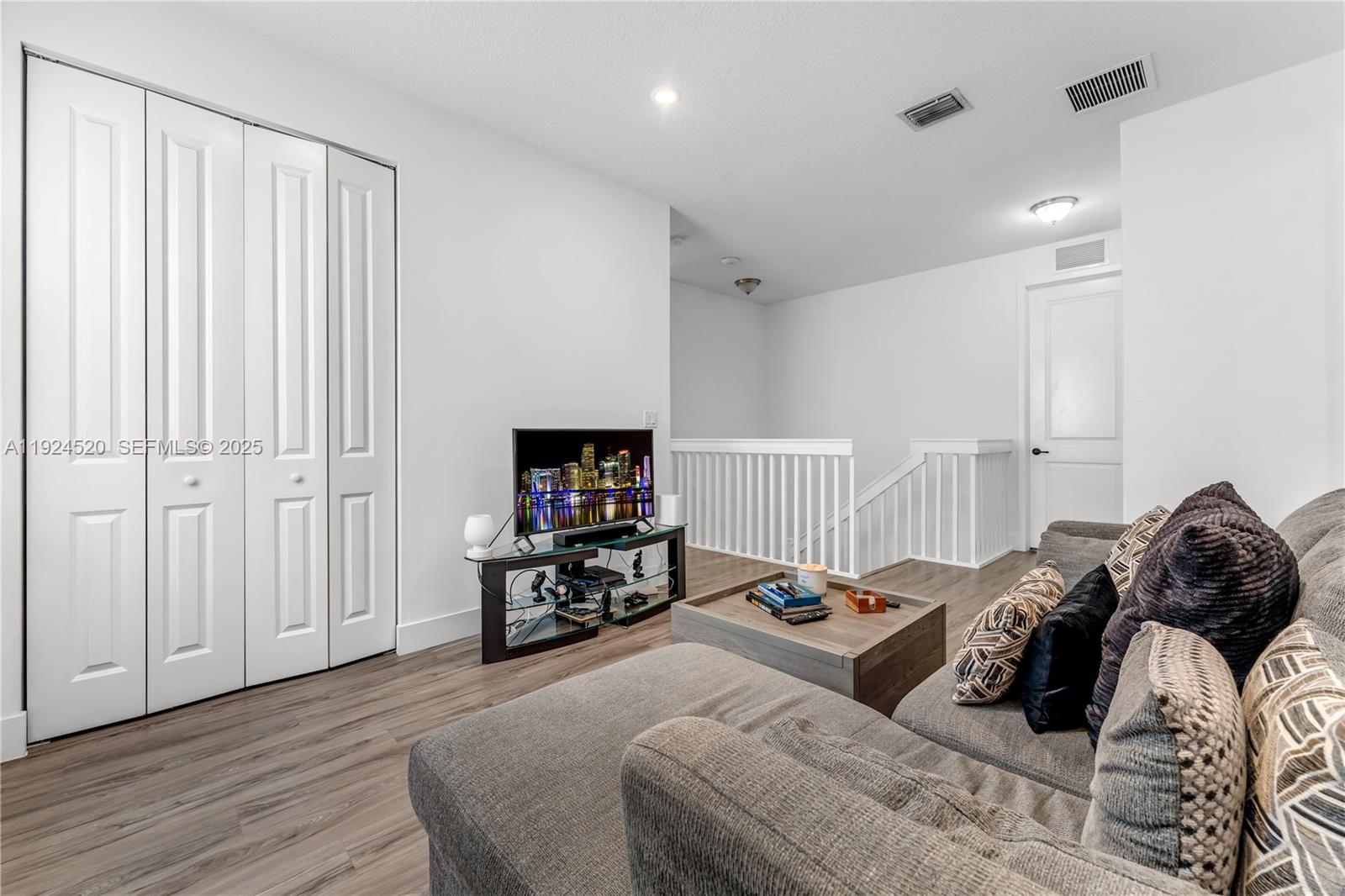 9881 W 34th Ave Hialeah, FL 33018