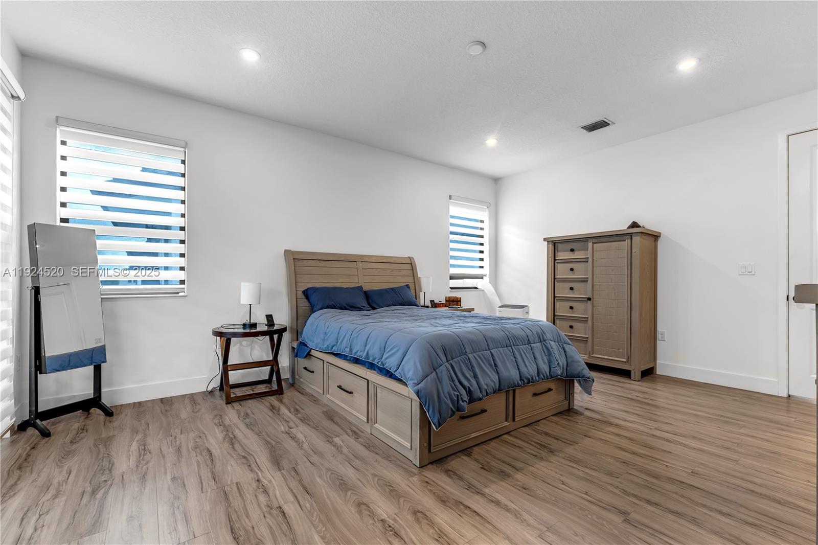 9881 W 34th Ave Hialeah, FL 33018