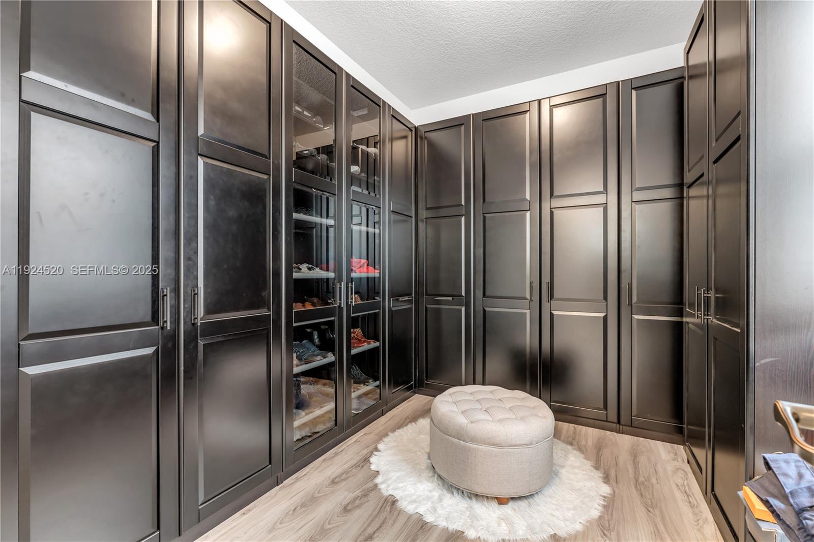 9881 W 34th Ave Hialeah, FL 33018