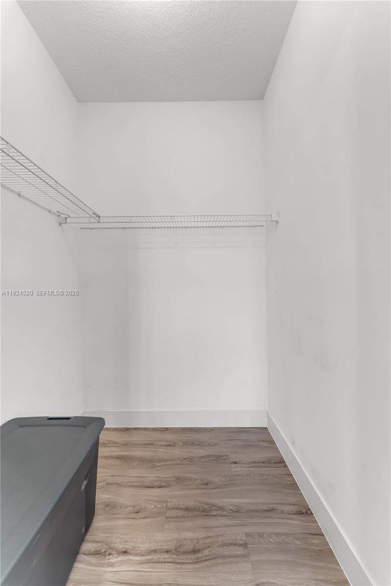 9881 W 34th Ave Hialeah, FL 33018