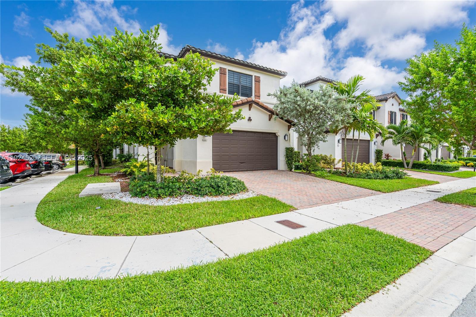 9881 W 34th Ave Hialeah, FL 33018